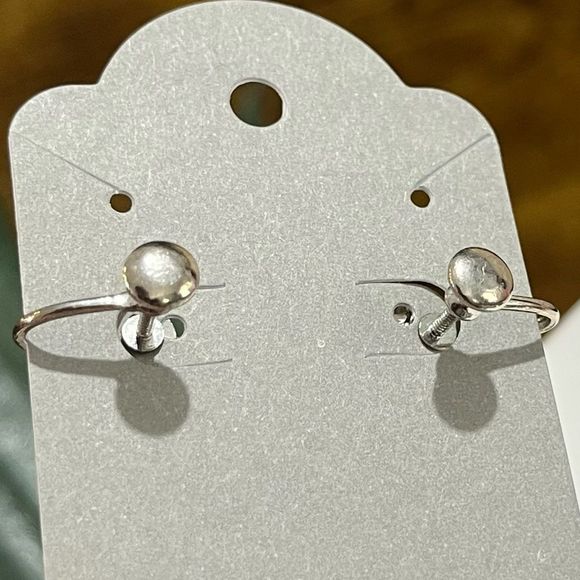 VINTAGE SCREW/CLIP-ON EARRINGS - Picture 8 of 8